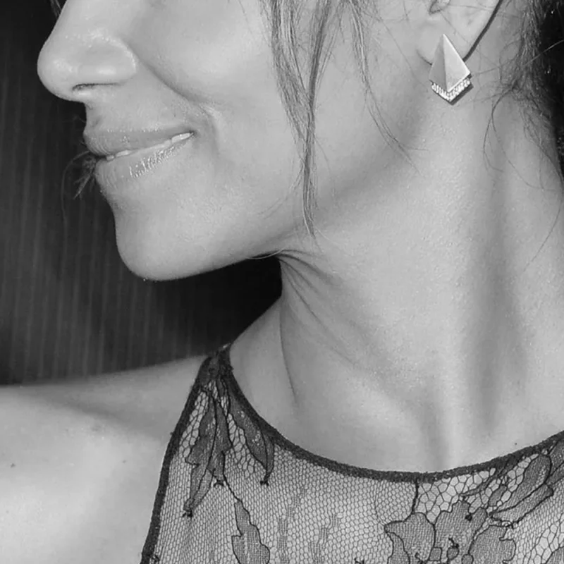 Soft Balanced Jawline